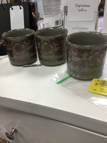 Gray and brown cup set