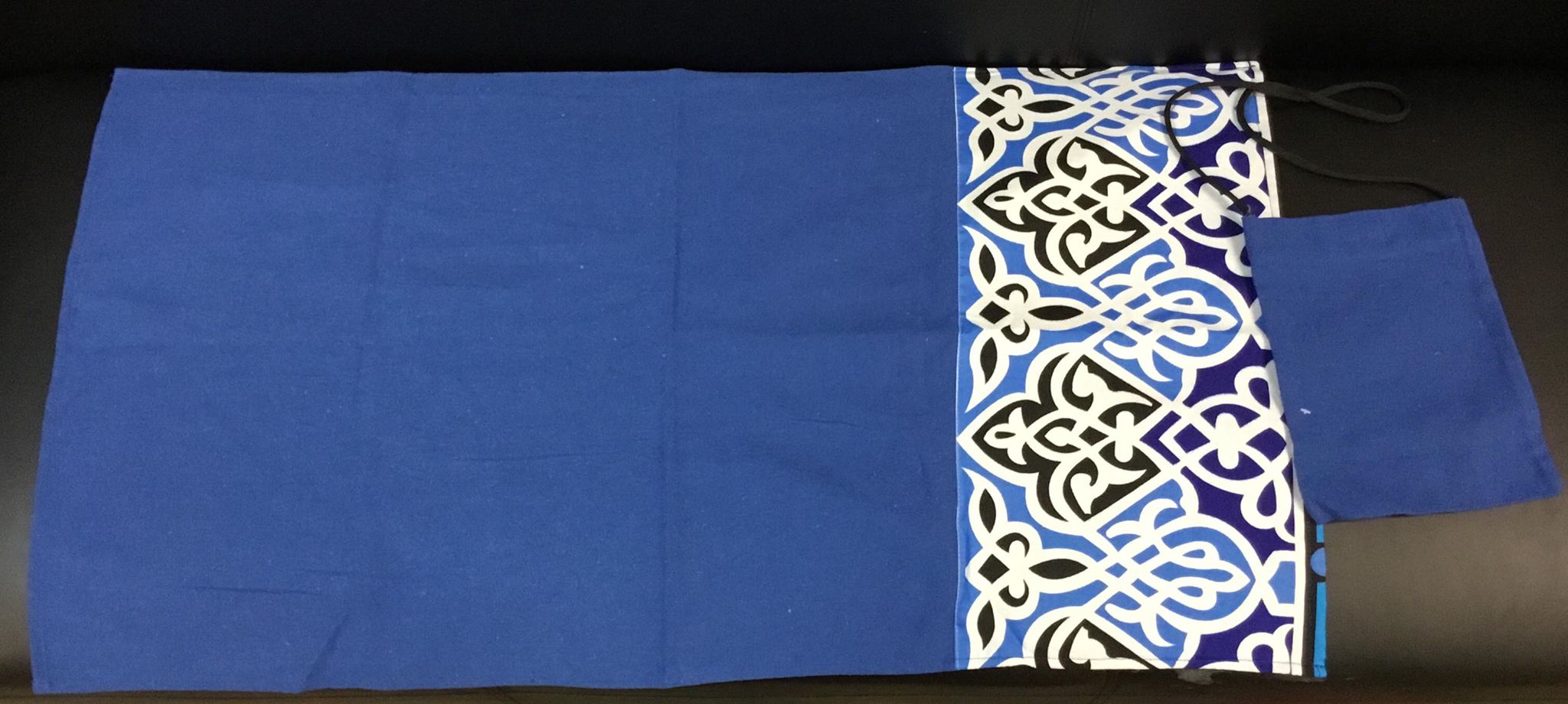 Table runner with pouch