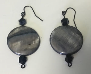 Circular metallic earrings