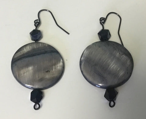 Circular metallic earrings