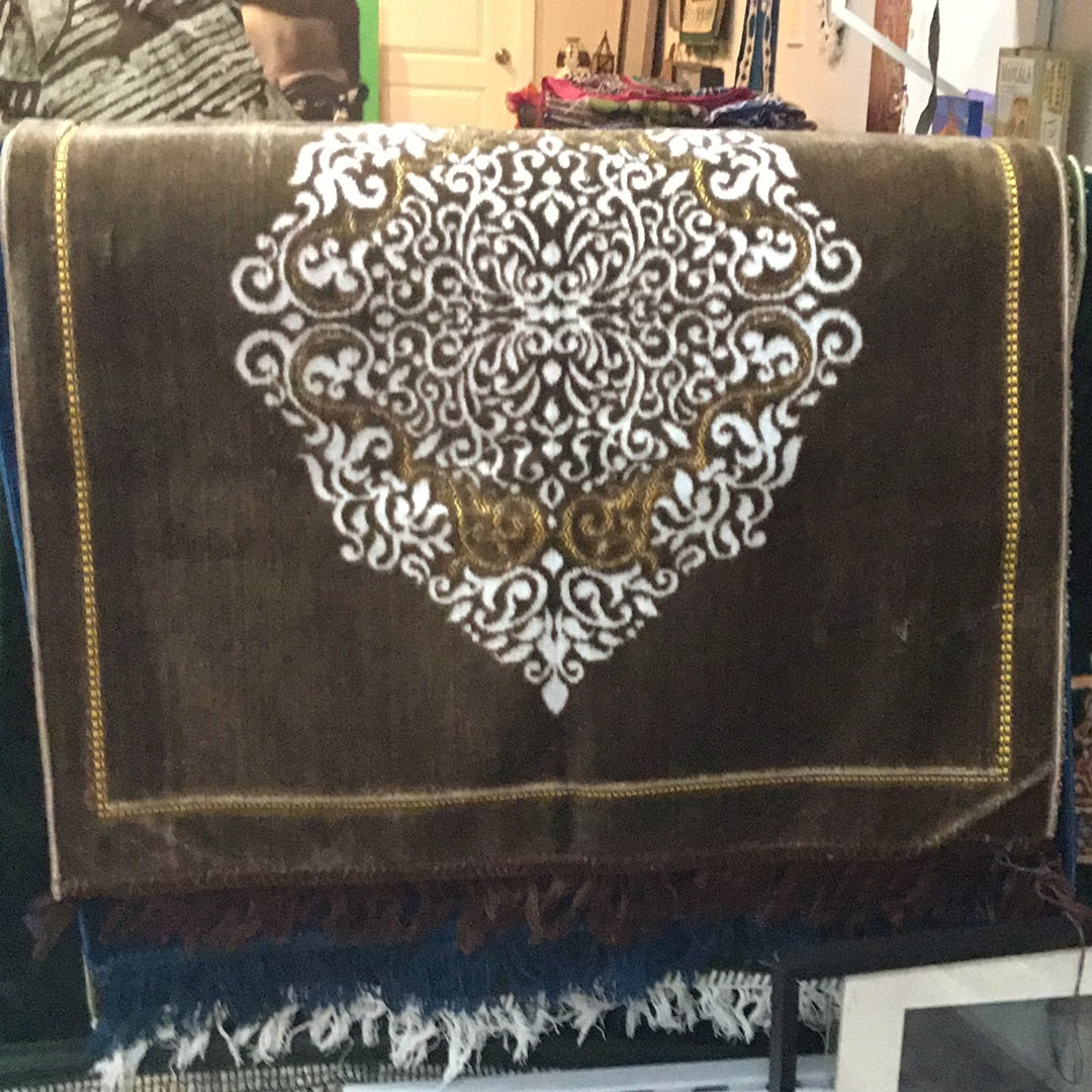 Medium size prayer rug