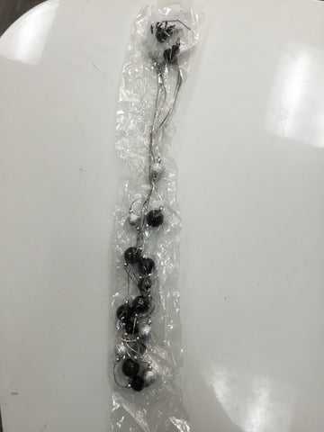 Silver and black beads necklace