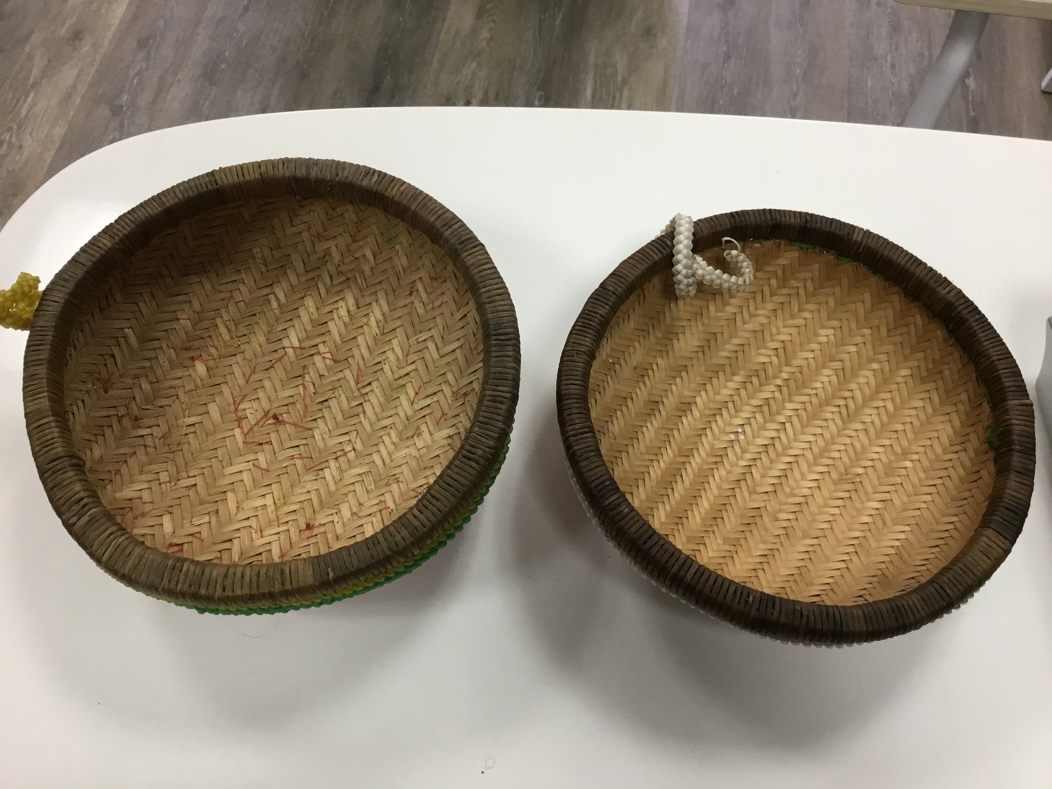 Red yellow steen baskets