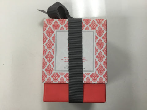 French vanilla scented candle