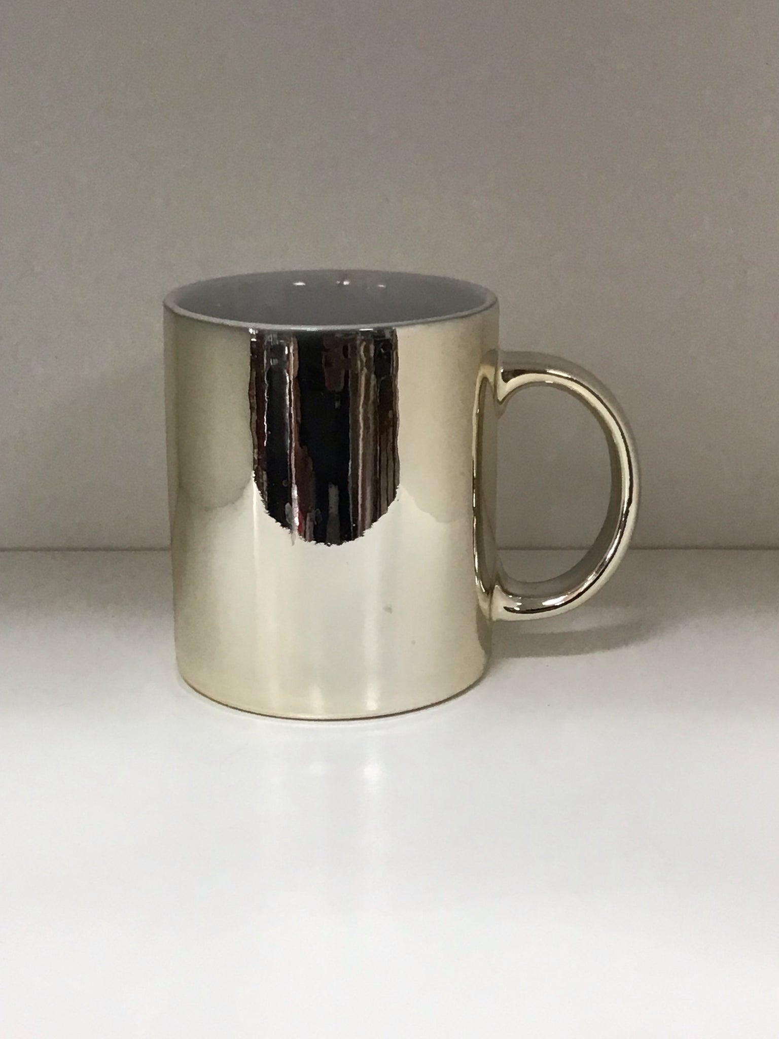 Metallic set of mugs