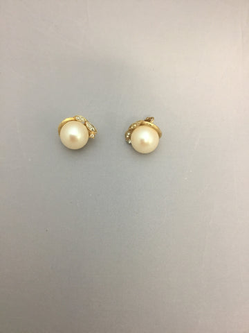 Cultural Pearl Earring