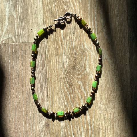 Green glass necklace short