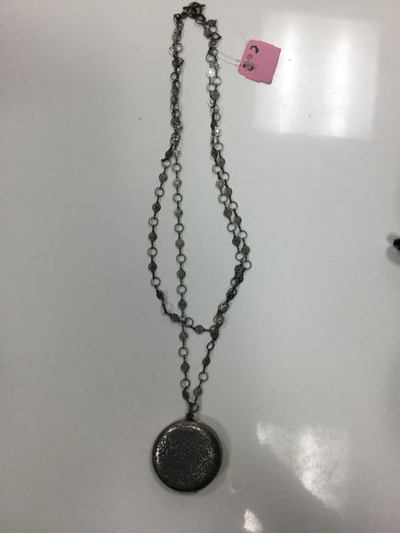 Photo holder pendant necklace
