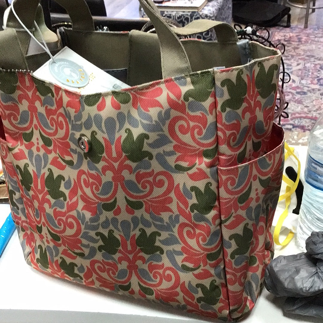 Insulated lunch tote set